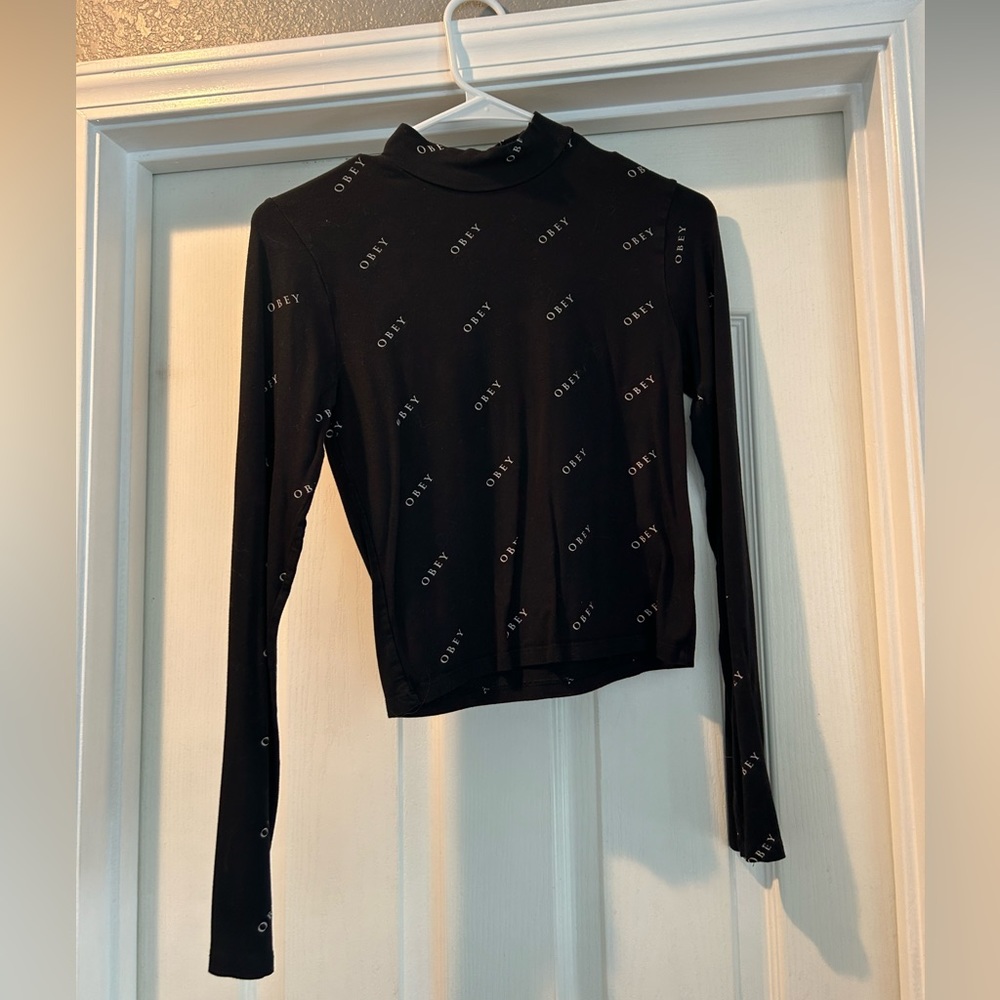 OBEY BLACK CROPPED MOCK NECK SZ S